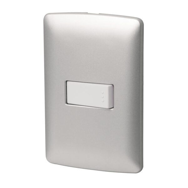 Placa armada 1 interruptor sencillo plata, línea Italiana